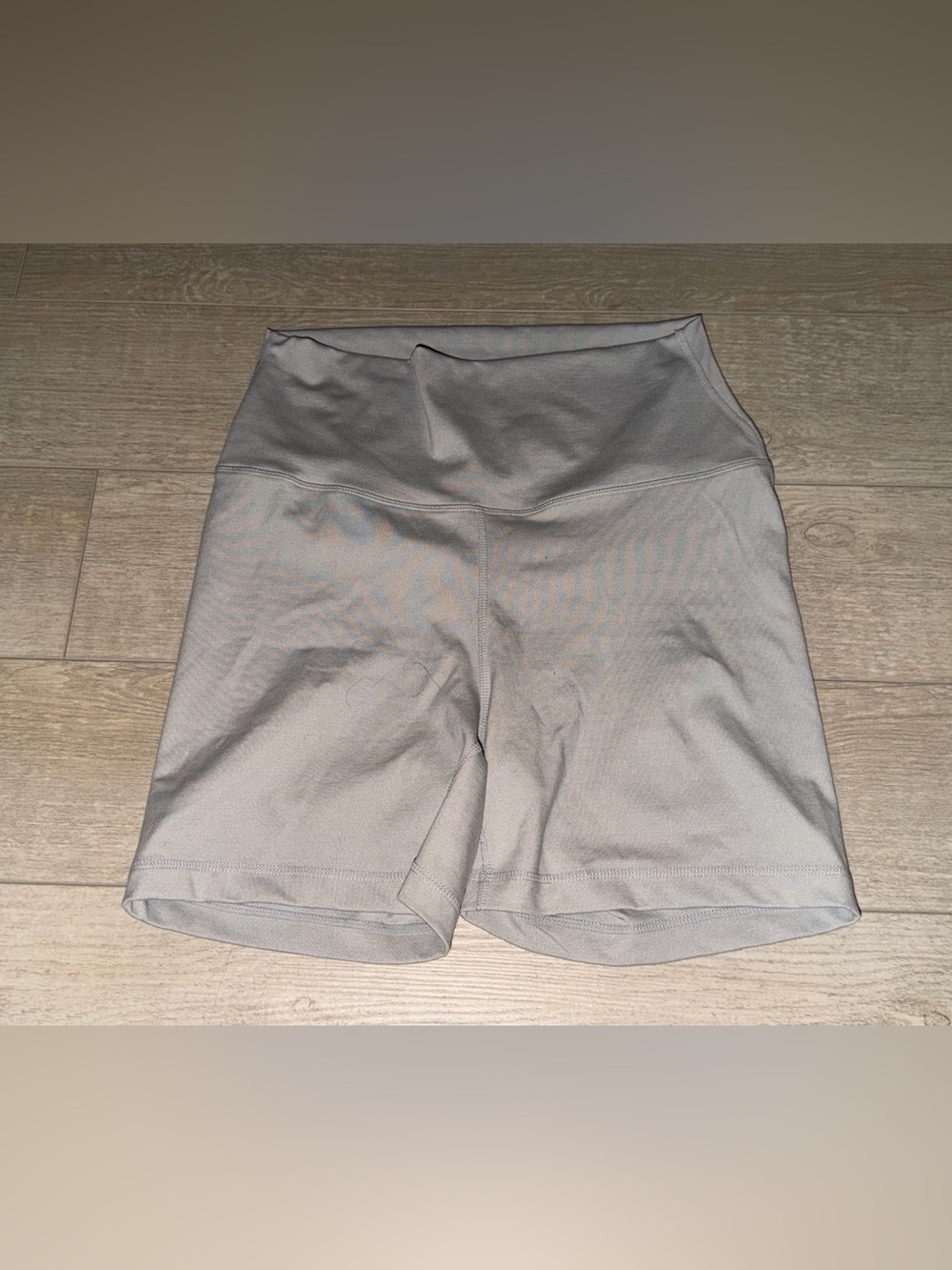 Yogalicious High-Waist Bike Shorts in Light Gray